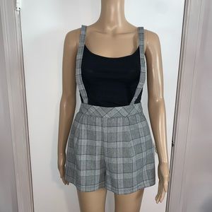 Forever21 Black & white overall shorts size Small